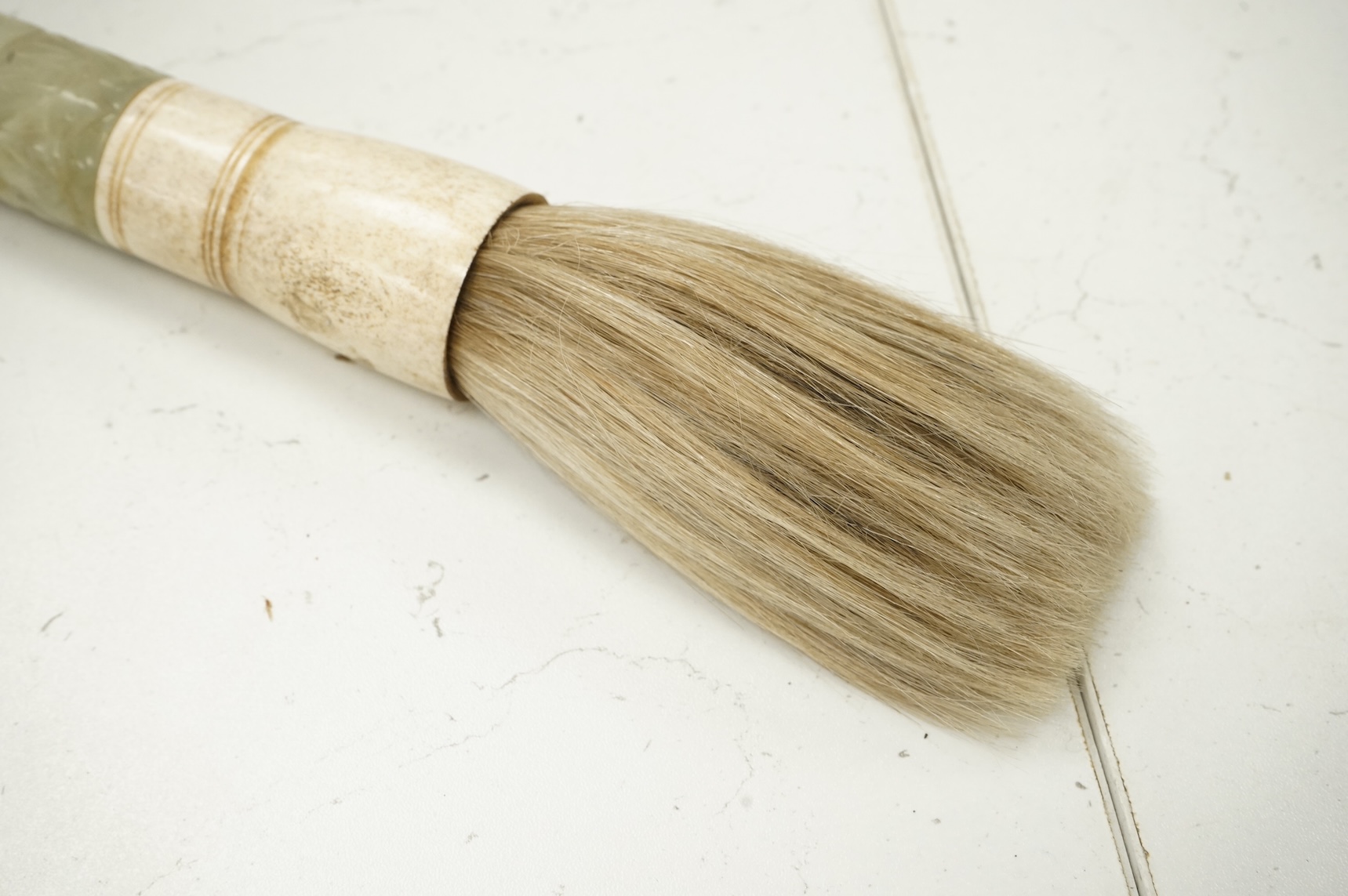 A carved jadeite and bone fly whisk, 39cm long